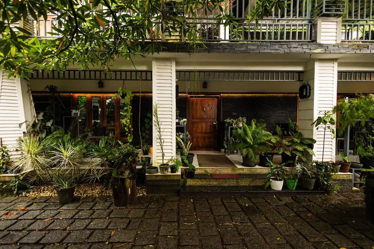 Homestay Looking Glass By Roamhome Kochi