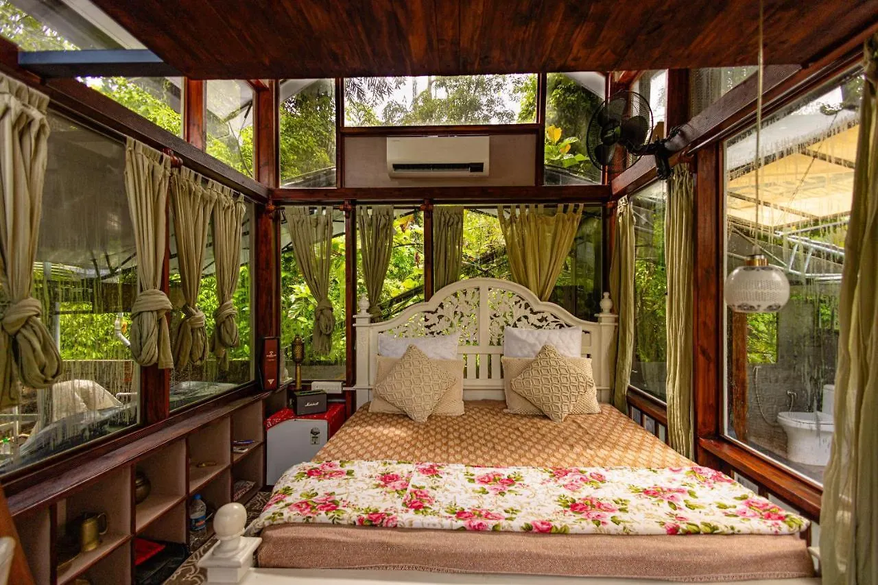 Homestay Looking Glass By Roamhome Kochi