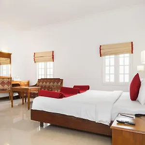 The Avenue Center Hotel